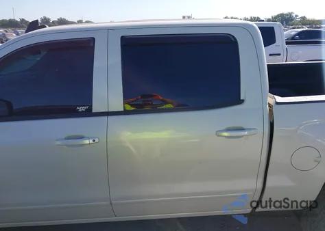 2015 Chevrolet Silverado 1500 1Lt z USA, uszkodzony, nr VIN 3GCPCREC8FG147765